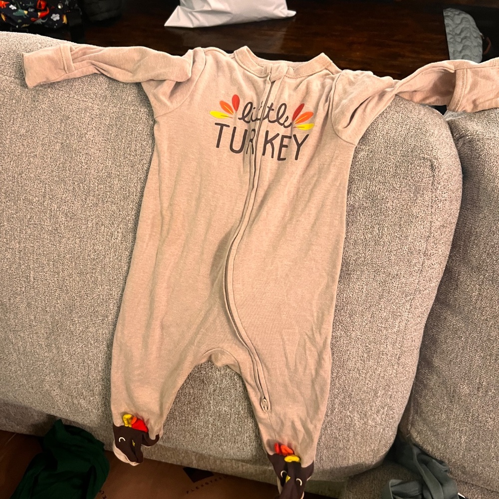 Holiday pjs for thanksgiving and christmas - Picture 3 of 6